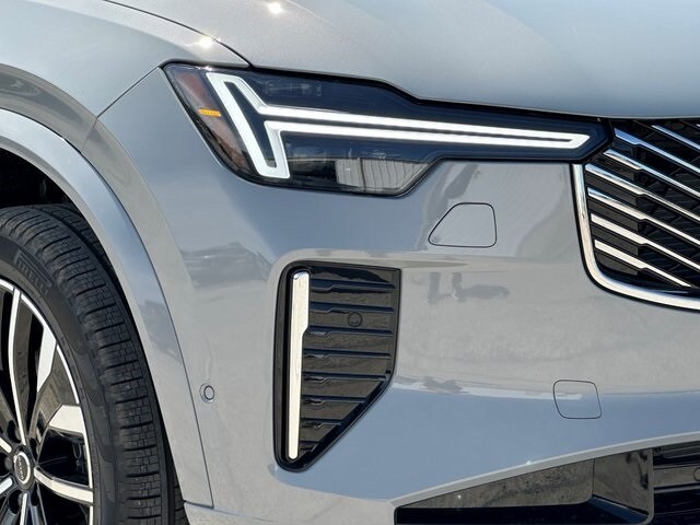 2026 Volvo XC90 Plus photo 3