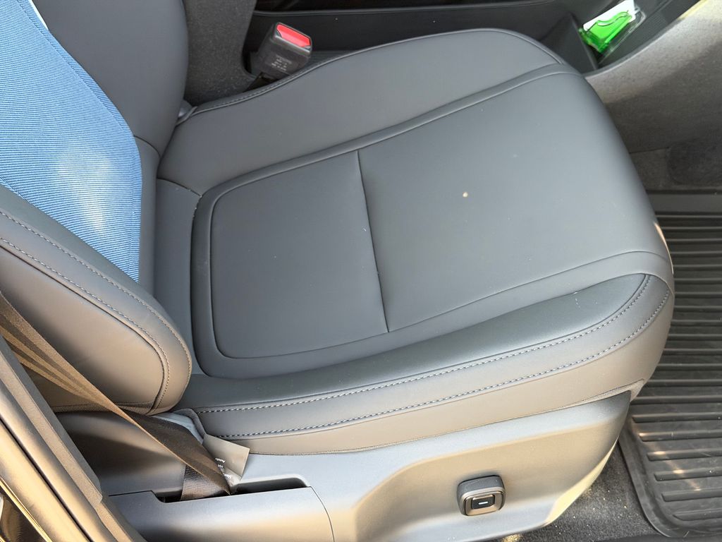 2026 Volvo EX30 Plus - Photo 8