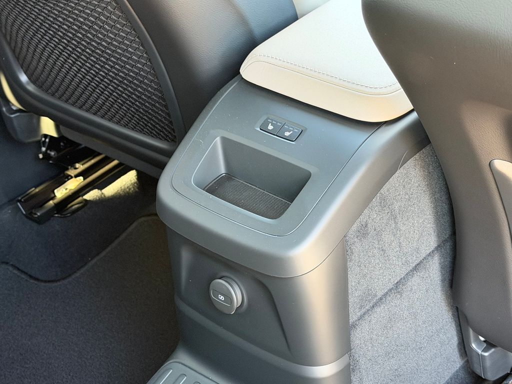 2026 Volvo XC60 Plus - Photo 12