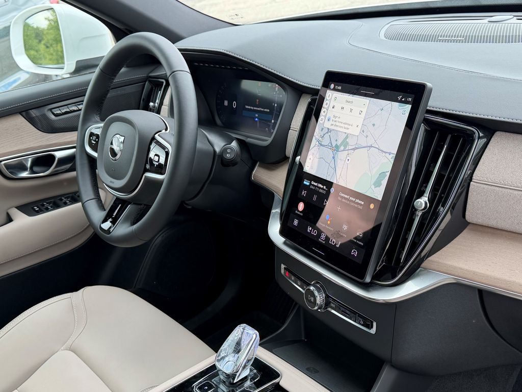 2026 Volvo XC90 Plus - Photo 7