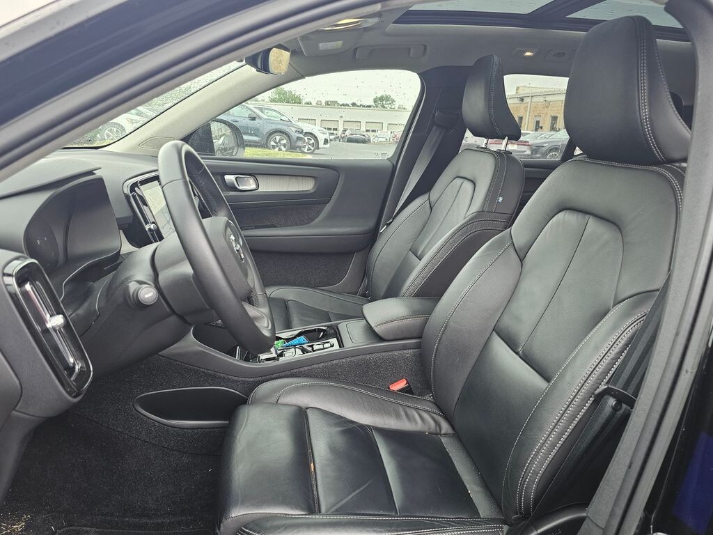 Used 2023 Volvo XC40 B5 Plus Bright Theme SUV