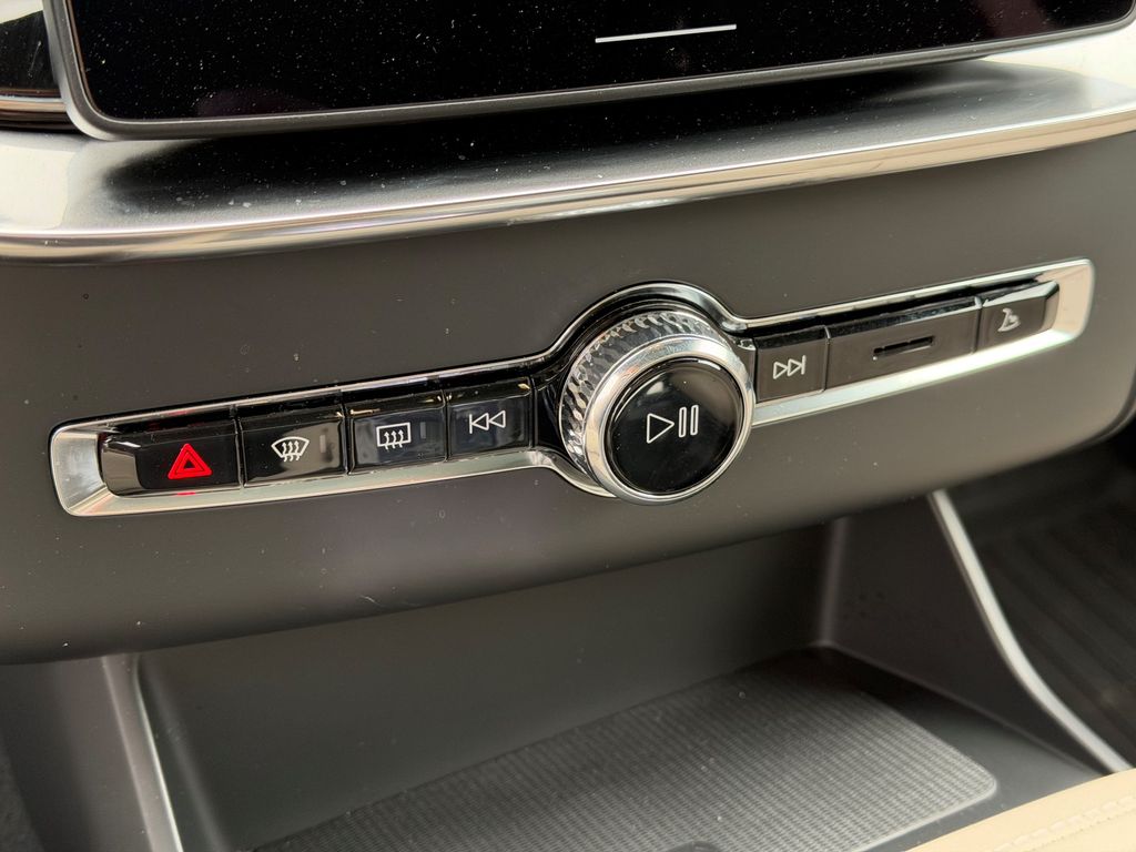 2026 Volvo XC90 Plus - Photo 27