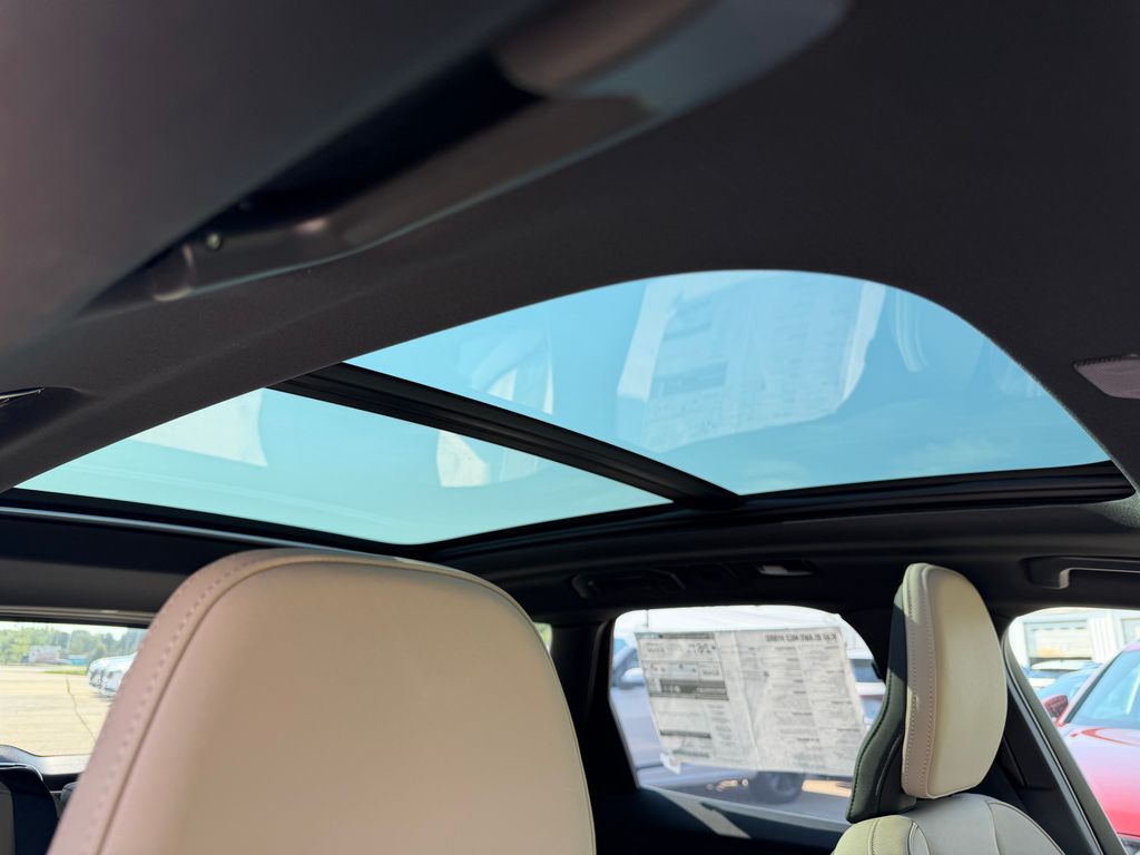2026 Volvo XC60 Plus - Photo 10