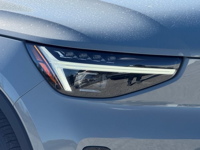 2026 Volvo XC40 Plus photo 3