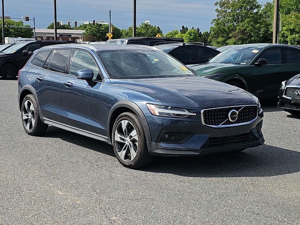 2024 Volvo V60 Cross Country B5 Plus AWD's photo