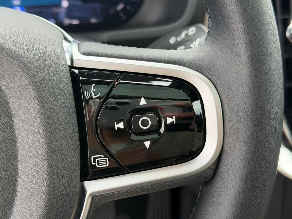 2026 Volvo XC90 Plus - Photo 18