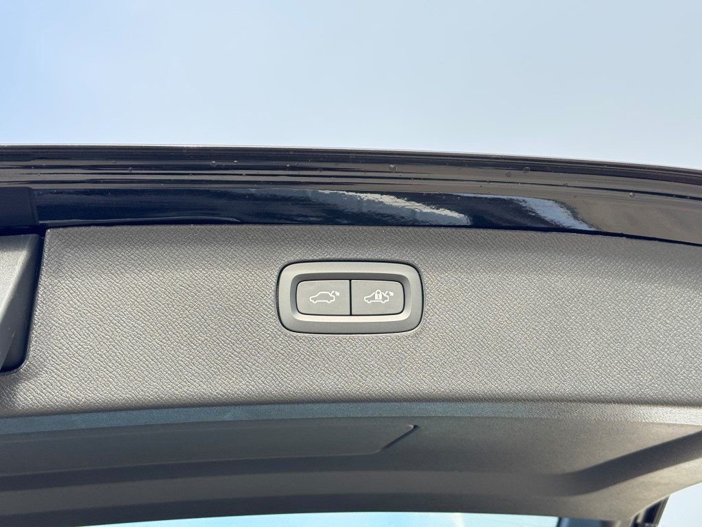 2026 Volvo XC90 Plus - Photo 16