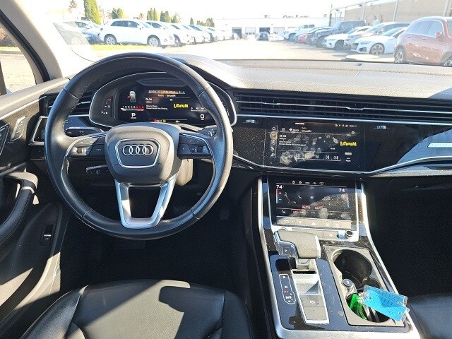 2023 Audi Q7 55 Premium Plus photo 2