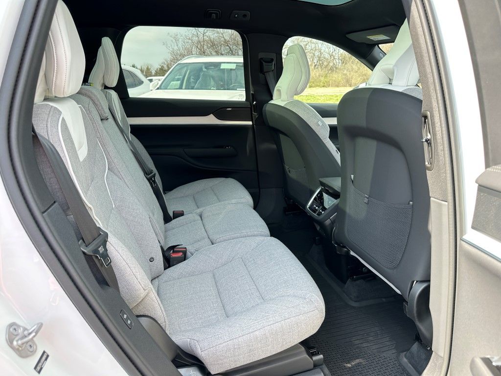 2025 Volvo EX90 Ultra - Photo 13