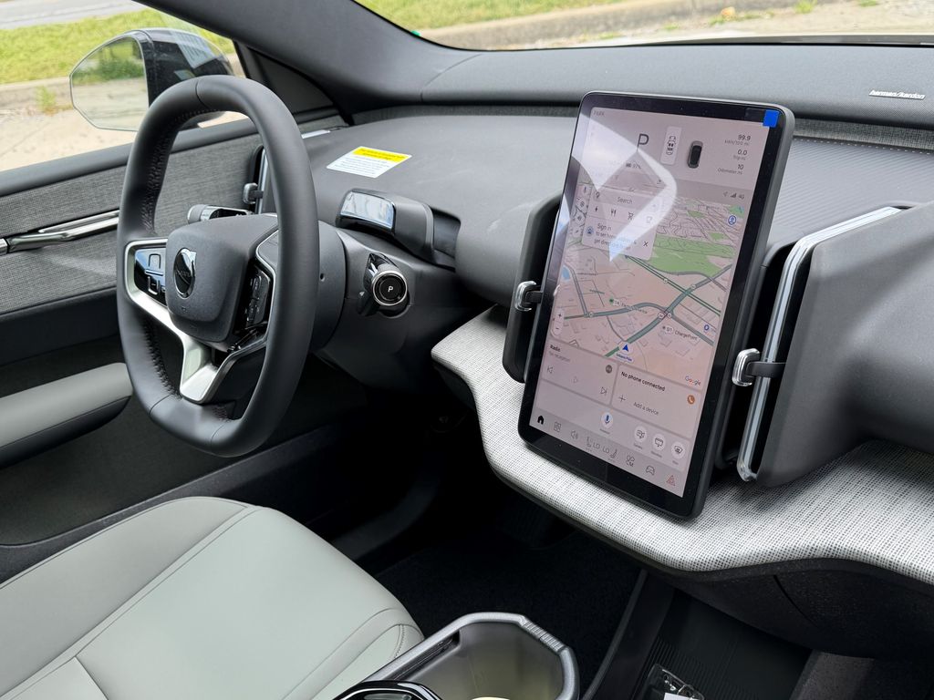 View vehicle photo 7