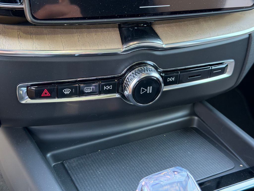2026 Volvo XC60 Plus - Photo 26