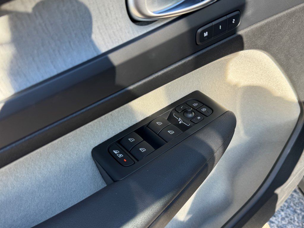 2026 Volvo XC40 Ultra - Photo 18