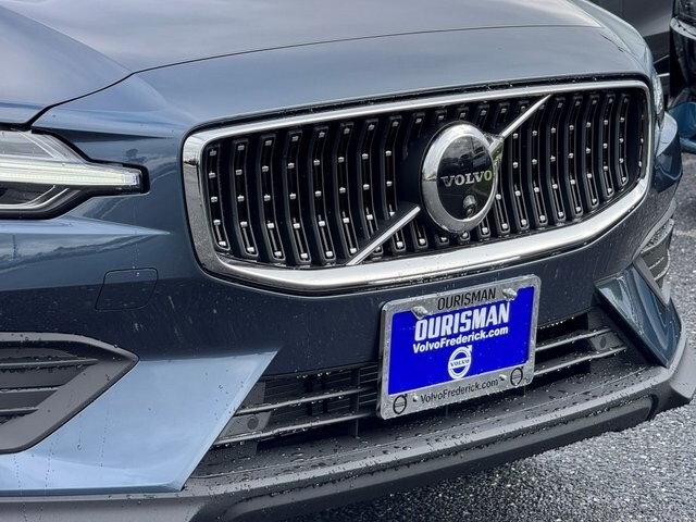 2026 Volvo V60 Cross Country B5 Plus photo 2
