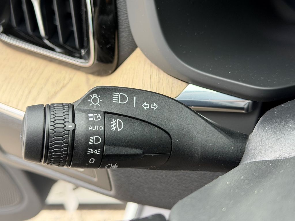 2026 Volvo XC60 Plus - Photo 31