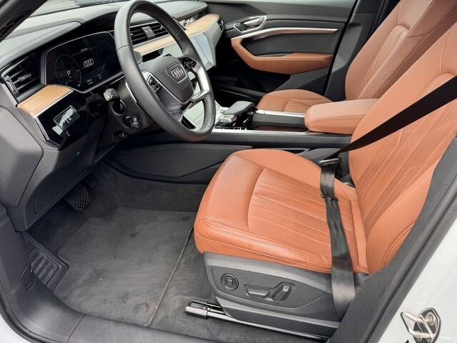 2024 Audi Q8 E-tron Premium Plus photo 2