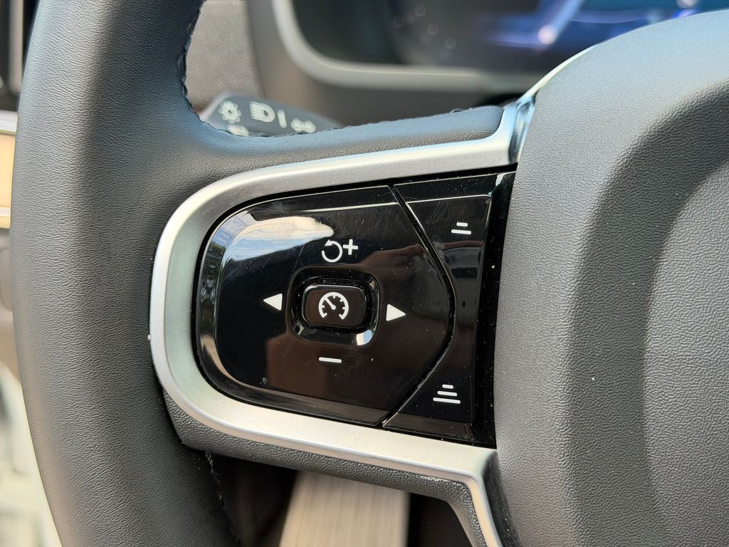 2026 Volvo XC90 Plus - Photo 19