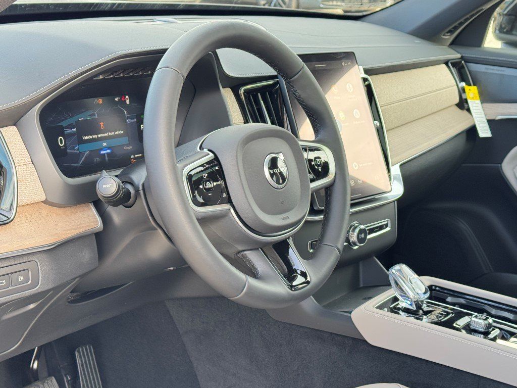 2026 Volvo XC90 Plus - Photo 20