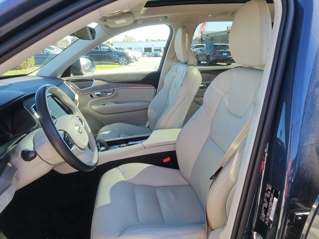 2023 Volvo XC90 Recharge T8 Plus photo 3