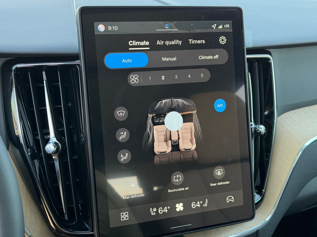 2026 Volvo XC60 Plus - Photo 25