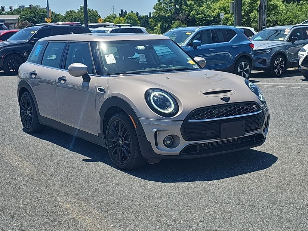 2023 MINI Clubman Cooper S's photo
