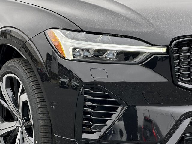 2025 Volvo XC60 Hybrid T8 photo 3