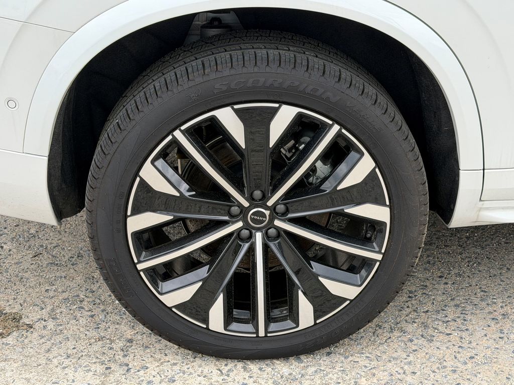 2026 Volvo XC90 Plus - Photo 6