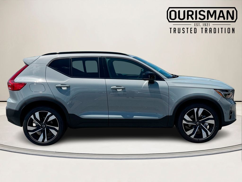 New 2026 Volvo XC40 B5 Ultra SUV