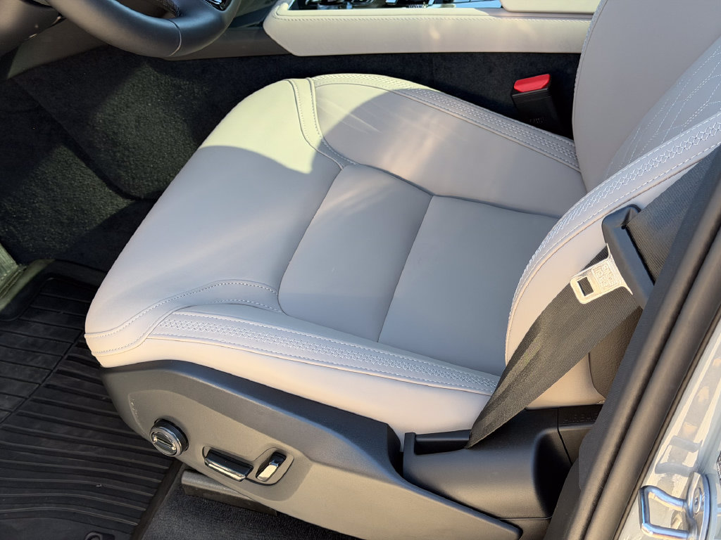 2026 Volvo XC90 Plus - Photo 16
