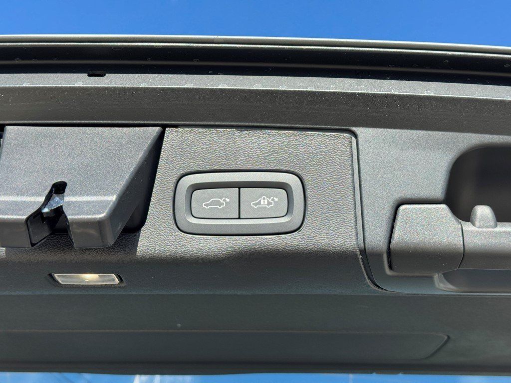 2026 Volvo XC60 Ultra - Photo 16