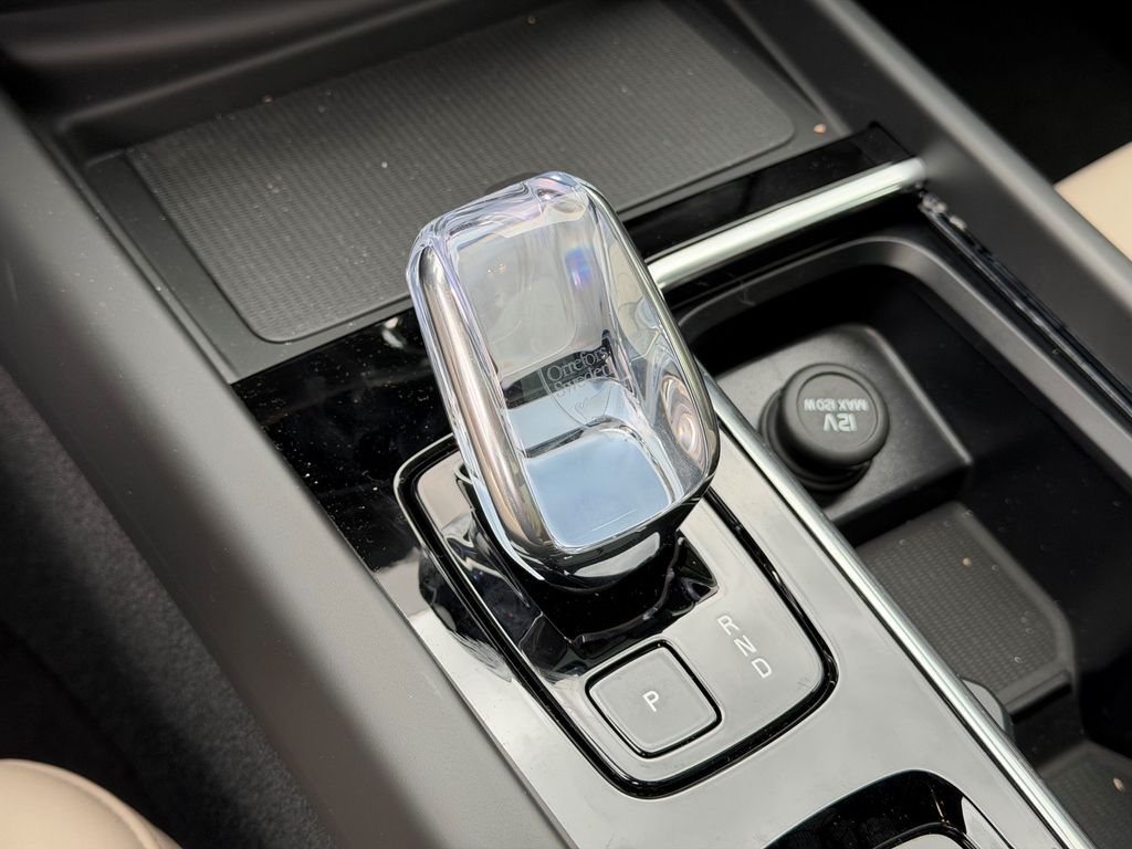 2026 Volvo XC60 Plus - Photo 28