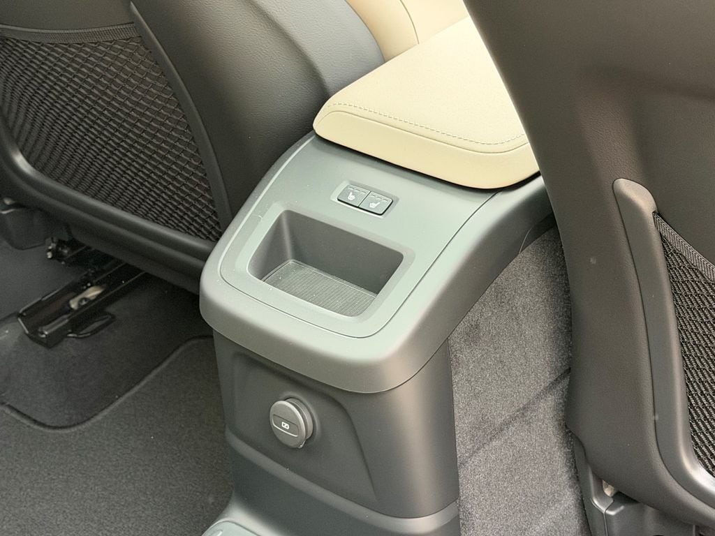 2026 Volvo XC60 Plus - Photo 12