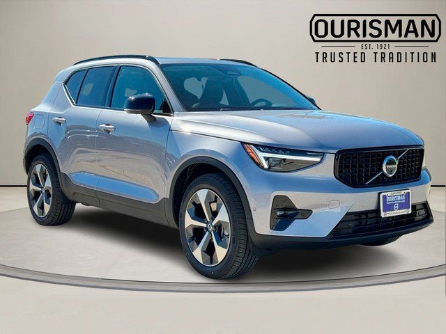 2026 Volvo XC40 B5 Plus Dark AWD's photo