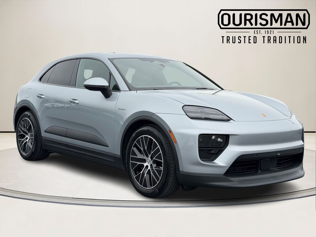 2025 Porsche Macan Macan 4 Electric's photo
