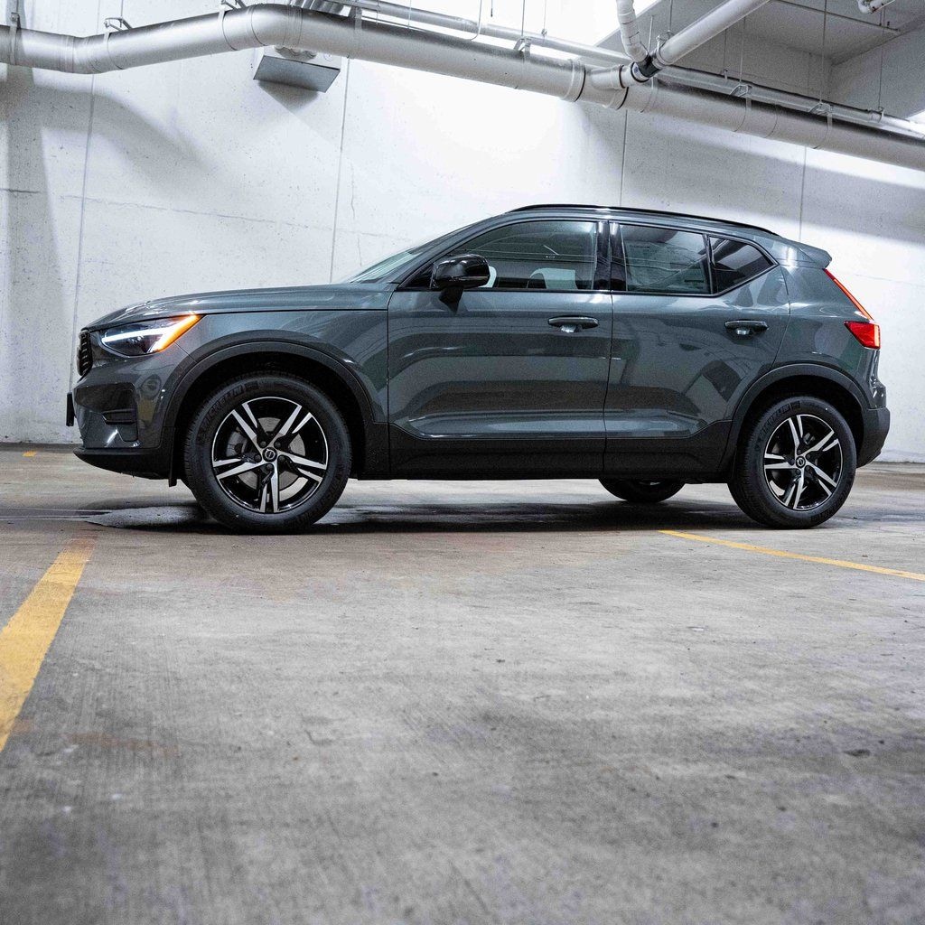 New 2026 Volvo XC40 B5 Core SUV