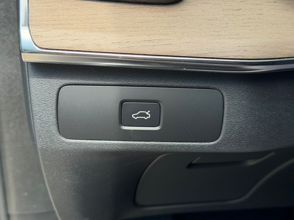 2026 Volvo XC90 Plus - Photo 31
