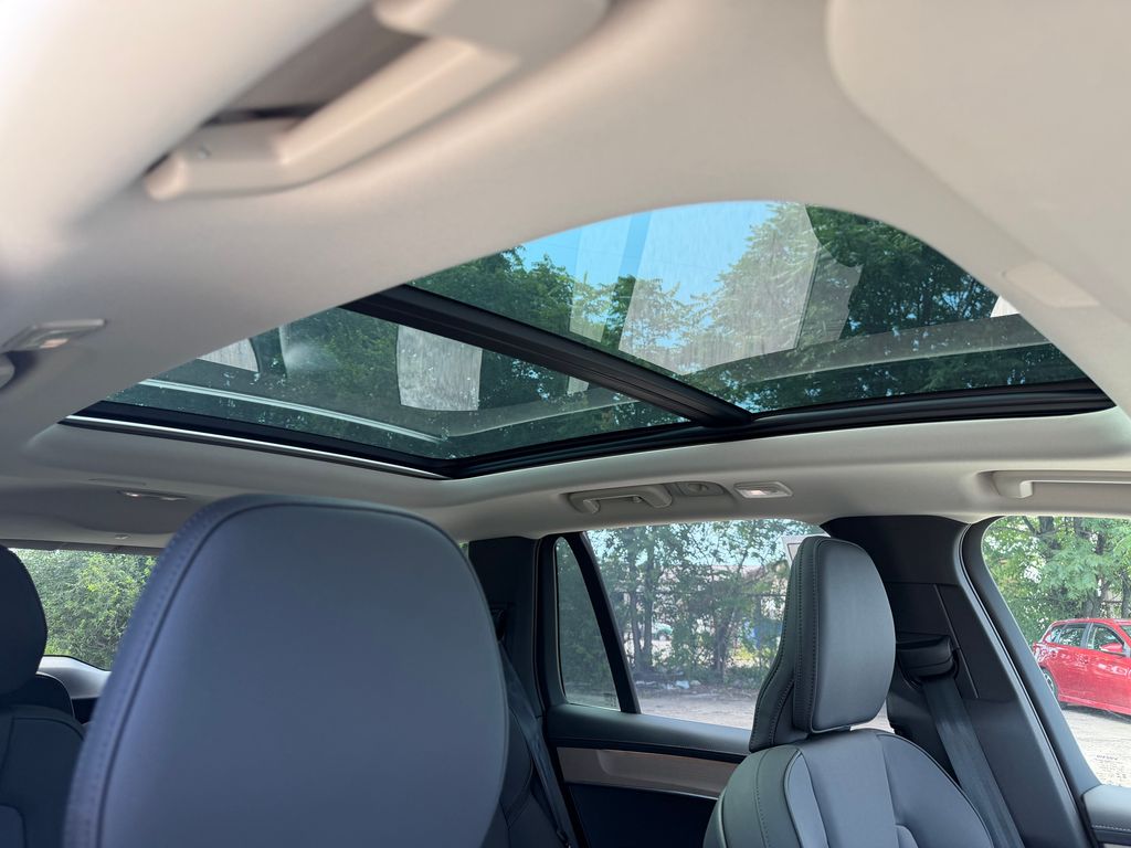 2026 Volvo XC90 Plus - Photo 10