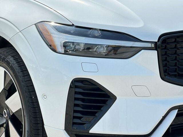 2025 Volvo XC60 Hybrid T8 photo 3