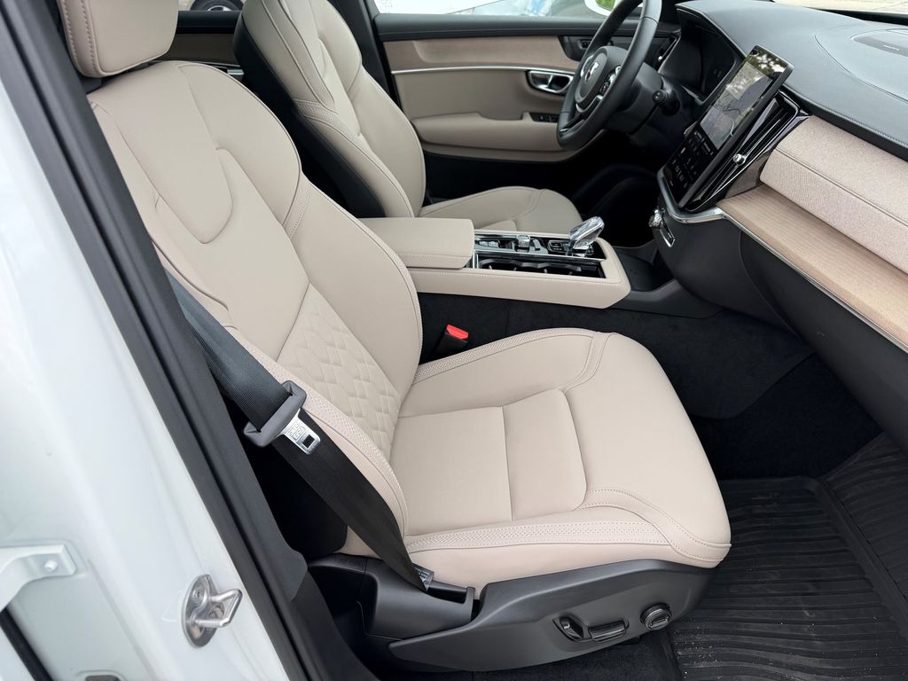 2026 Volvo XC90 Plus - Photo 9
