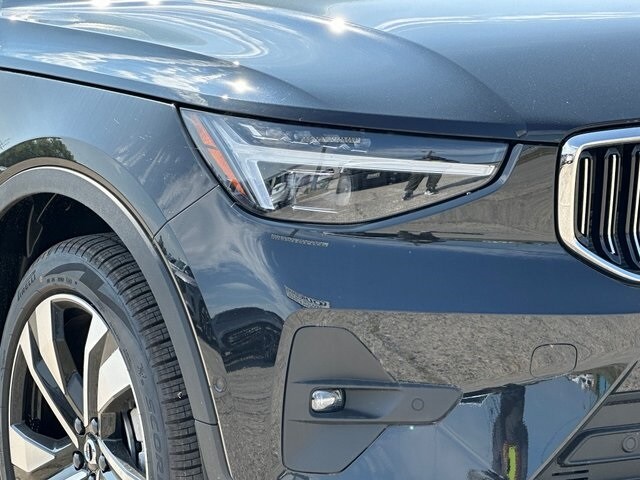 2025 Volvo XC40 photo 3