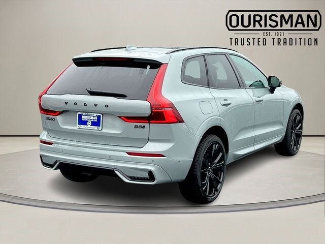 2026 Volvo XC60 B5 Black Edition photo 3