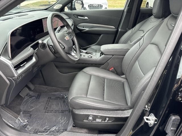 2025 Cadillac XT4 Premium Luxury photo 3