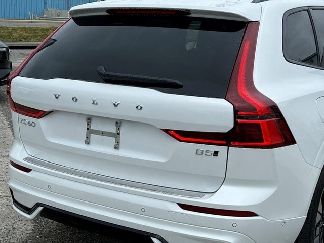 2026 Volvo XC60 B5 Plus photo 3