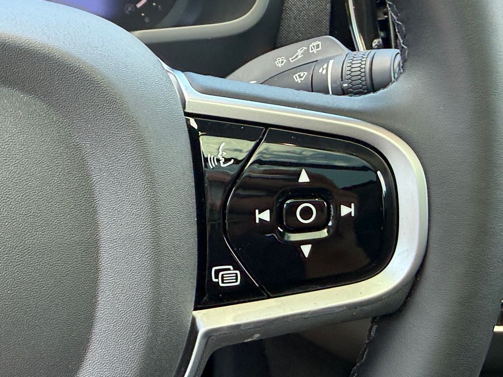 2026 Volvo XC90 Plus - Photo 18