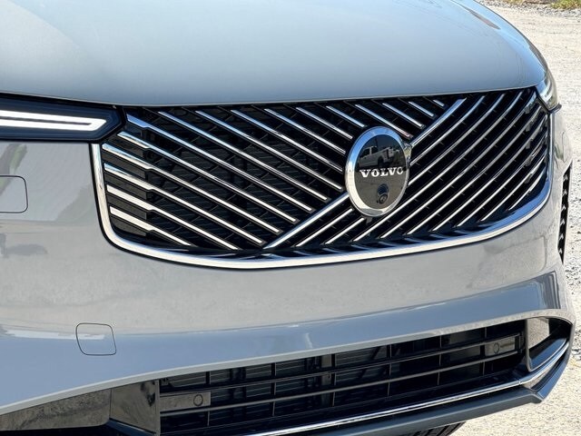 2026 Volvo XC90 Plus photo 2