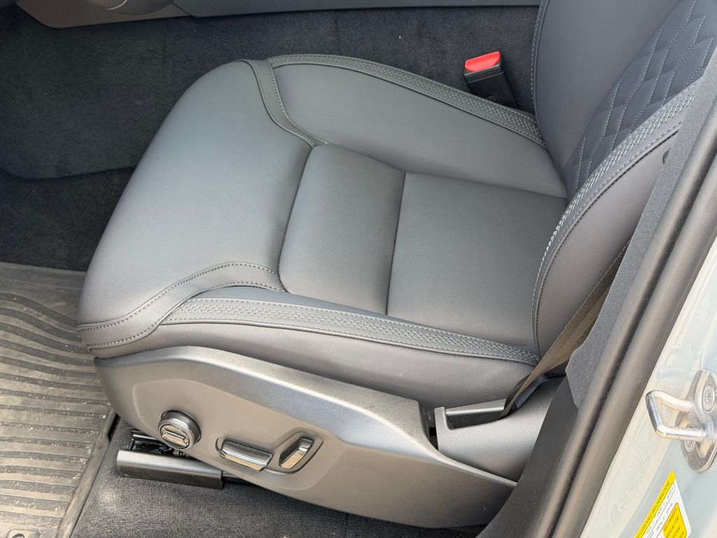2026 Volvo XC90 Plus - Photo 16
