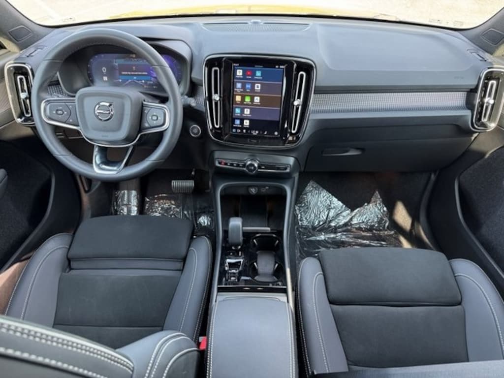 Certified 2023 Volvo XC40 B5 Plus Dark Theme SUV