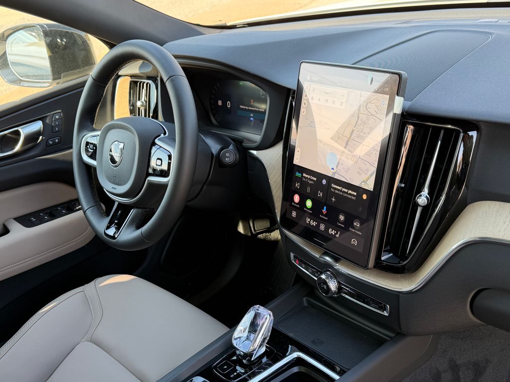 2026 Volvo XC60 Plus - Photo 7