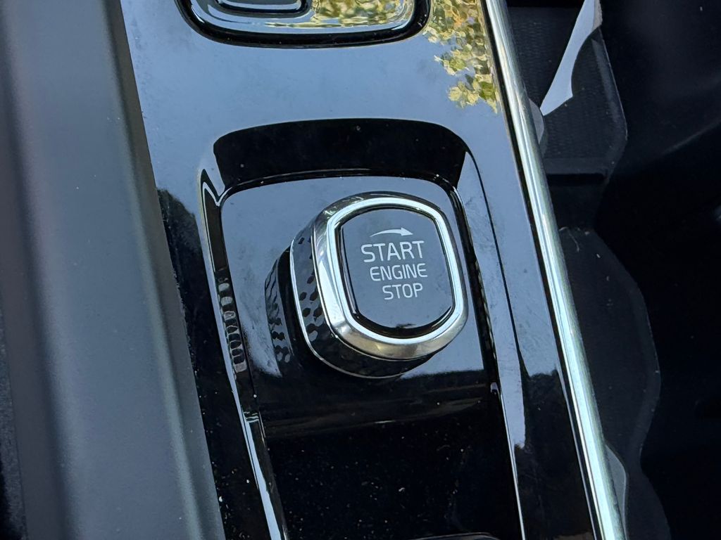 2026 Volvo XC60 Plus - Photo 27