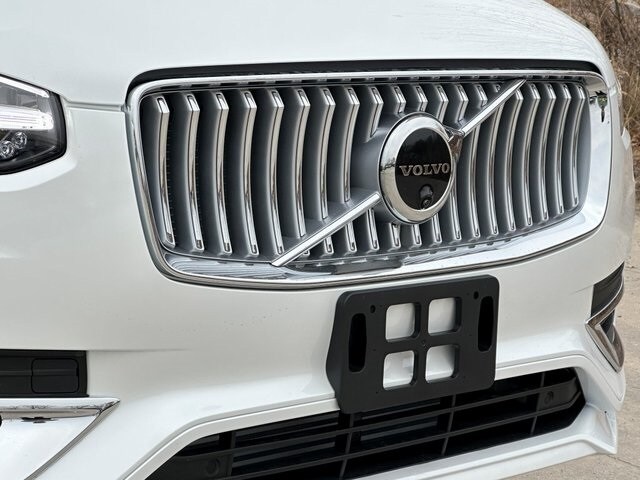 2025 Volvo XC90 T8 Plus photo 2