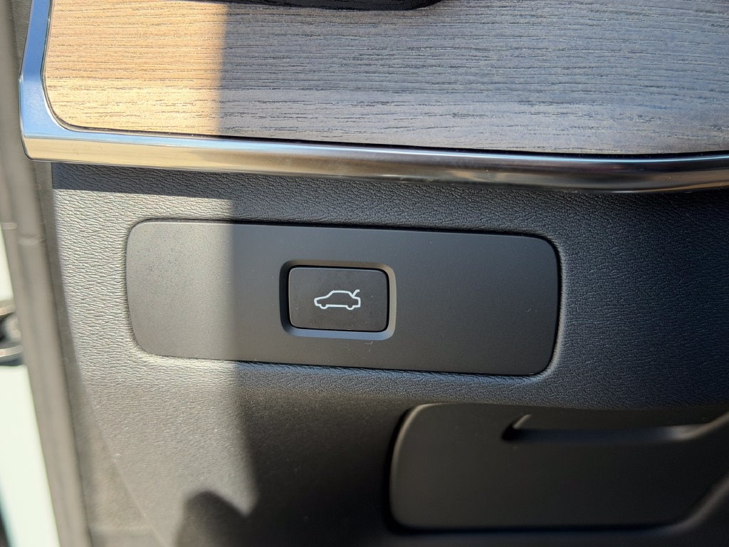 2026 Volvo XC90 Plus - Photo 29